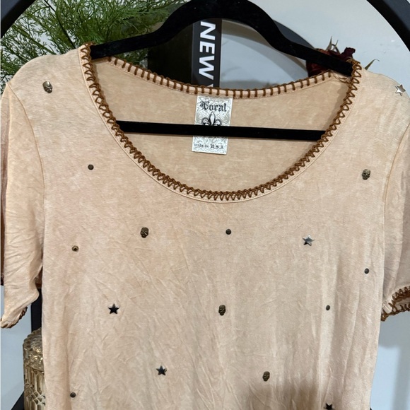 Vocal Tan Embellished Tee Short Sleeve size large - Picture 3 of 8